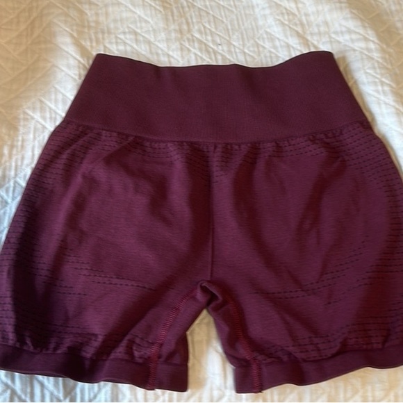 vital seamless burgundy red 2.0 gymshark gym shorts - Picture 2 of 3
